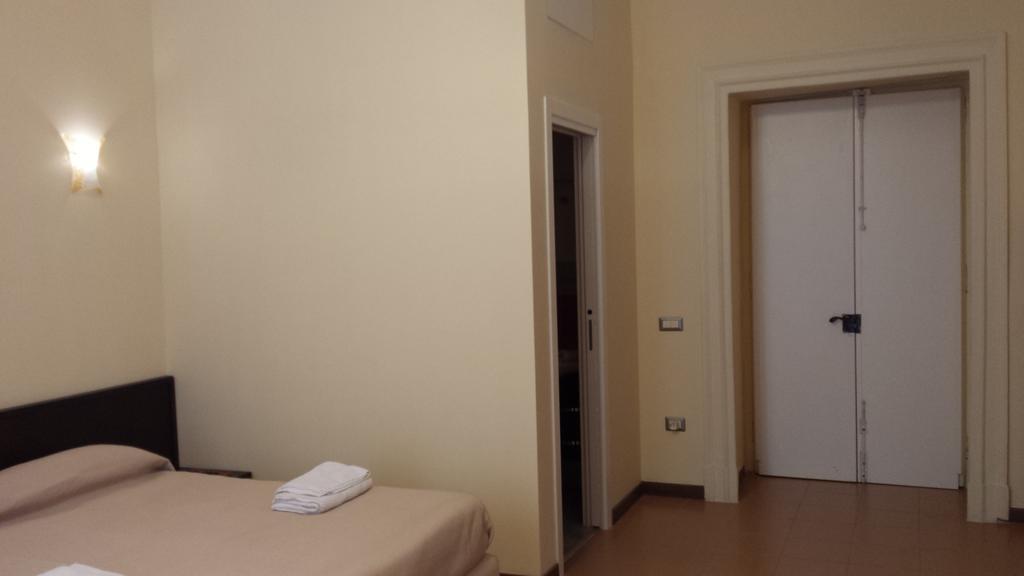 Duomo 89 Bed & Breakfast Наполи Стая снимка