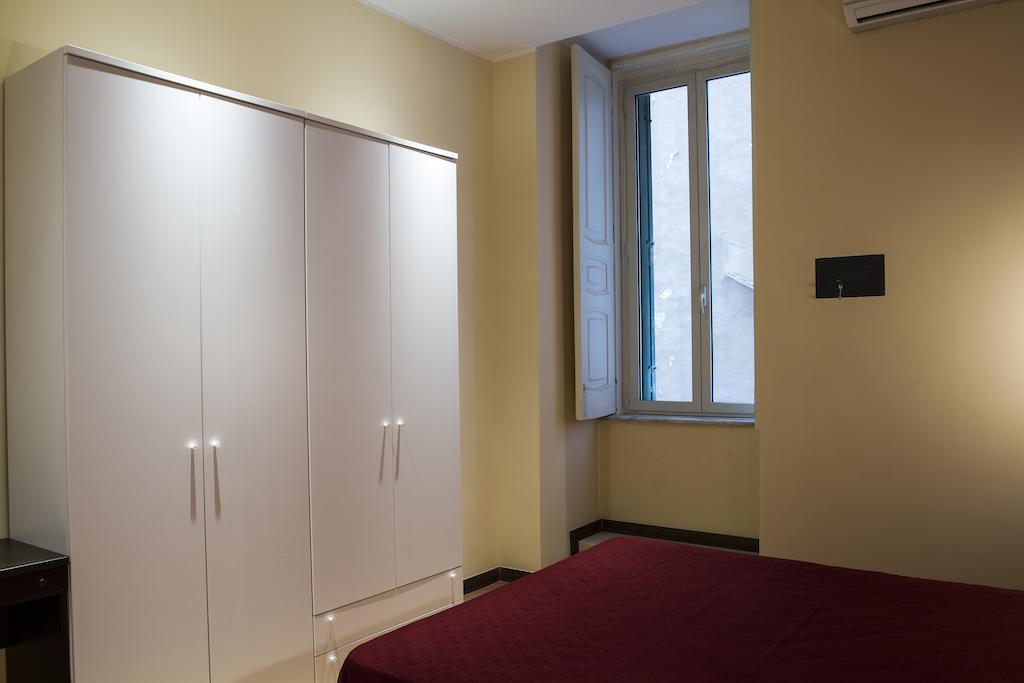 Duomo 89 Bed & Breakfast Наполи Стая снимка