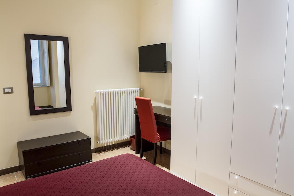 Duomo 89 Bed & Breakfast Наполи Стая снимка